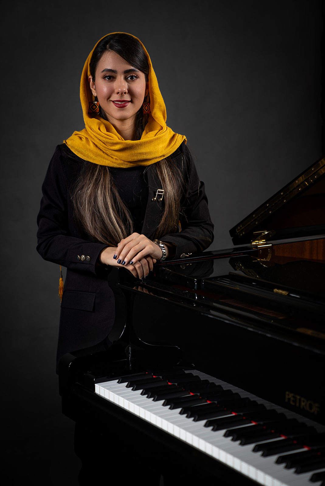 آموزشگاه موسیقی پارس - نیلوفر نیکوفکر