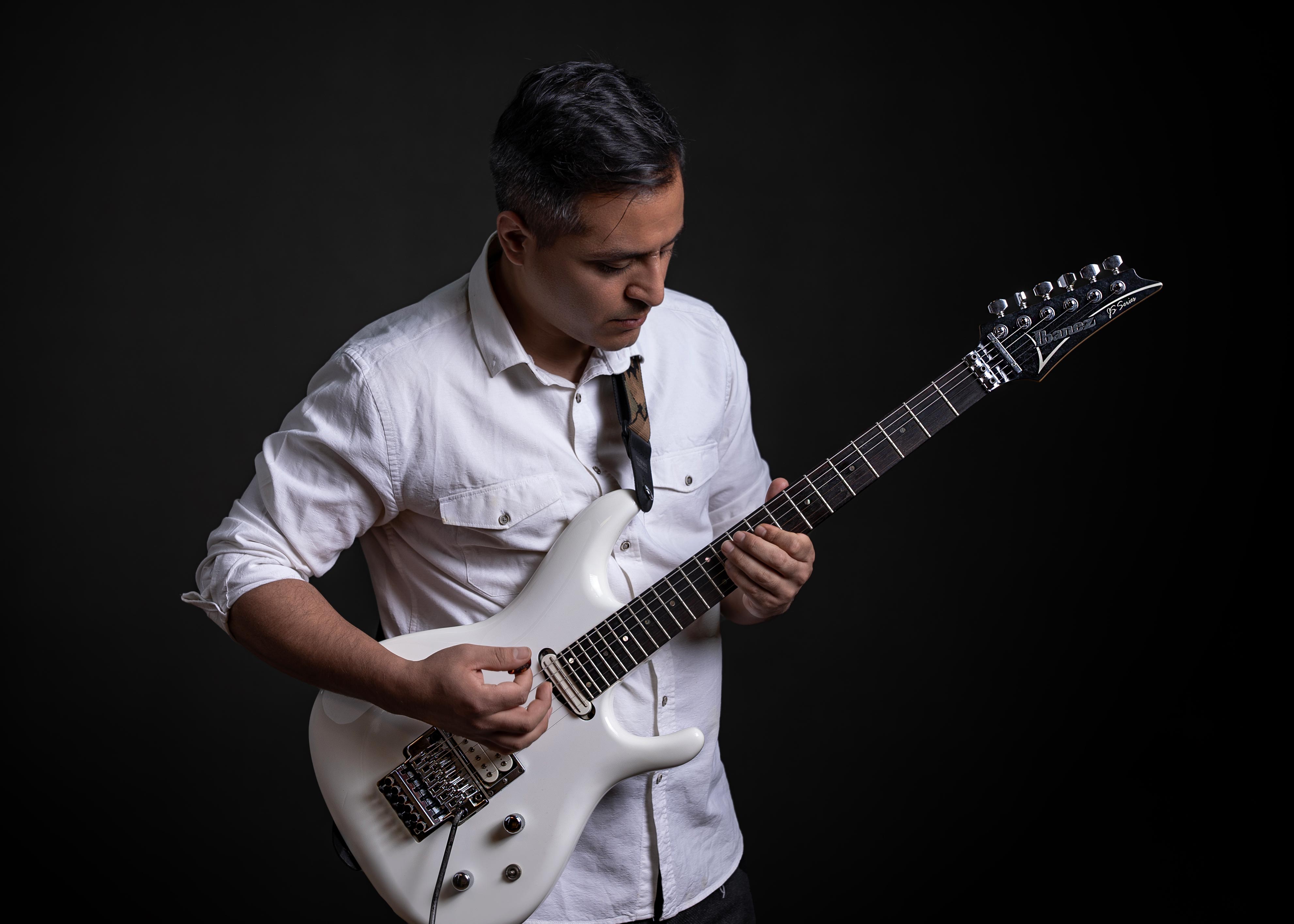 آموزشگاه موسیقی پارس - روژیار افشار