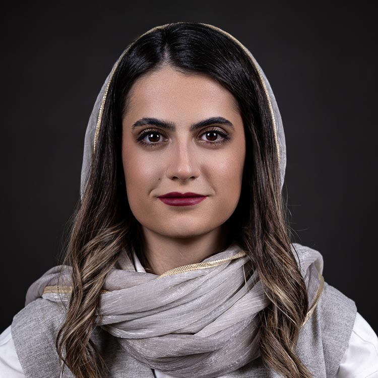 یاسمین هاشم آبادی